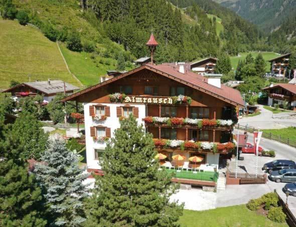 Pension Almrausch Neustift im Stubaital Exterior photo